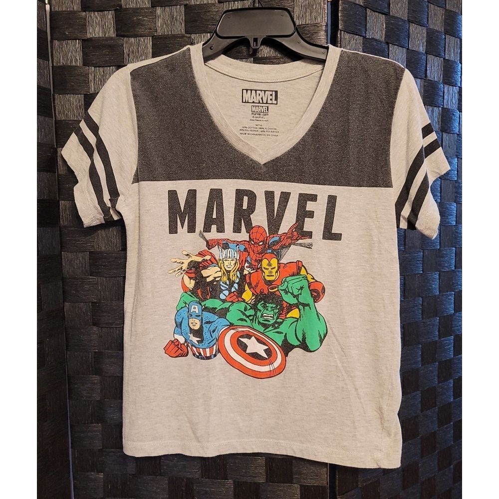 Marvel Jersey Avengers V-neck‎ T-Shirt size  Medium 7/9 juniors